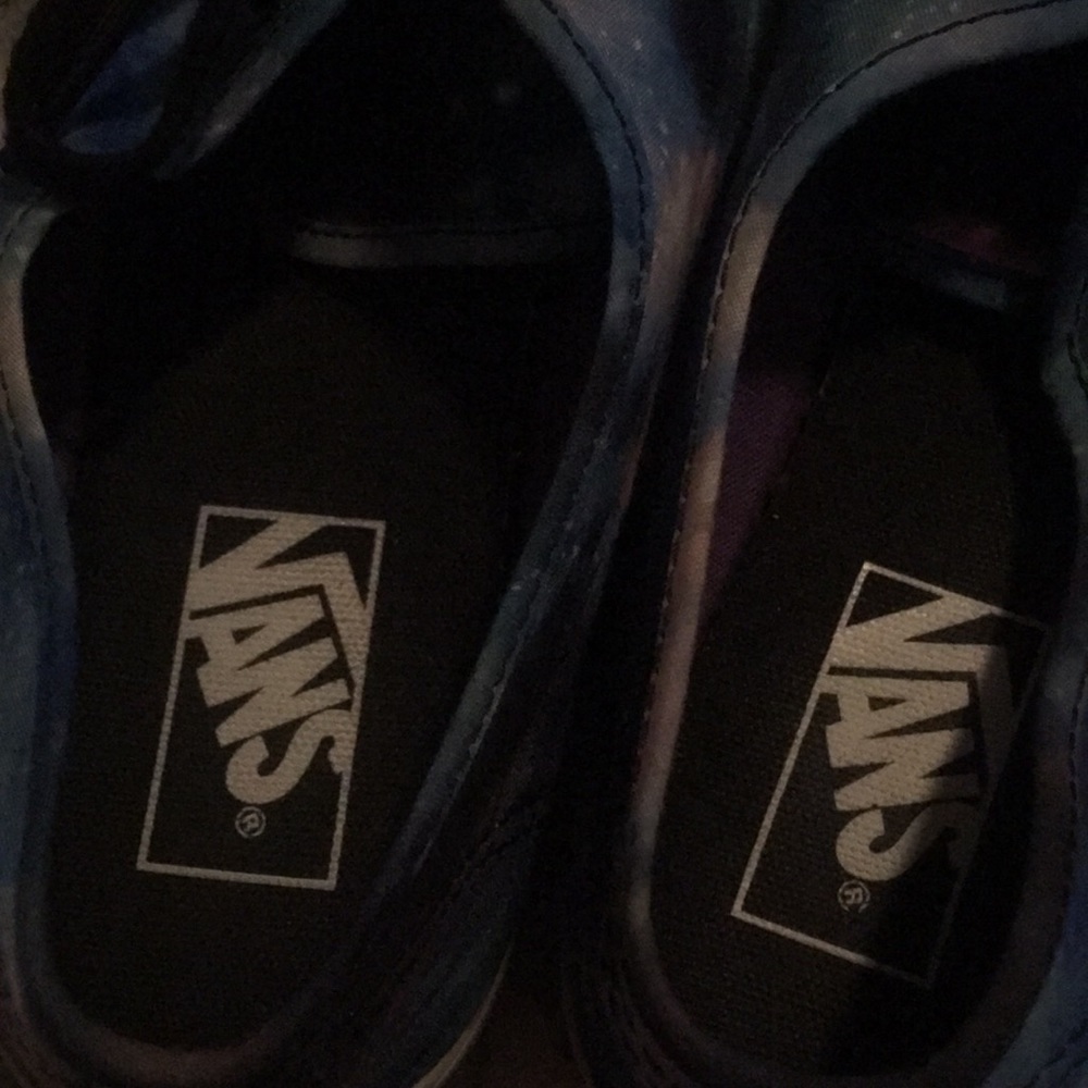 Vans. - Picture 2 of 4